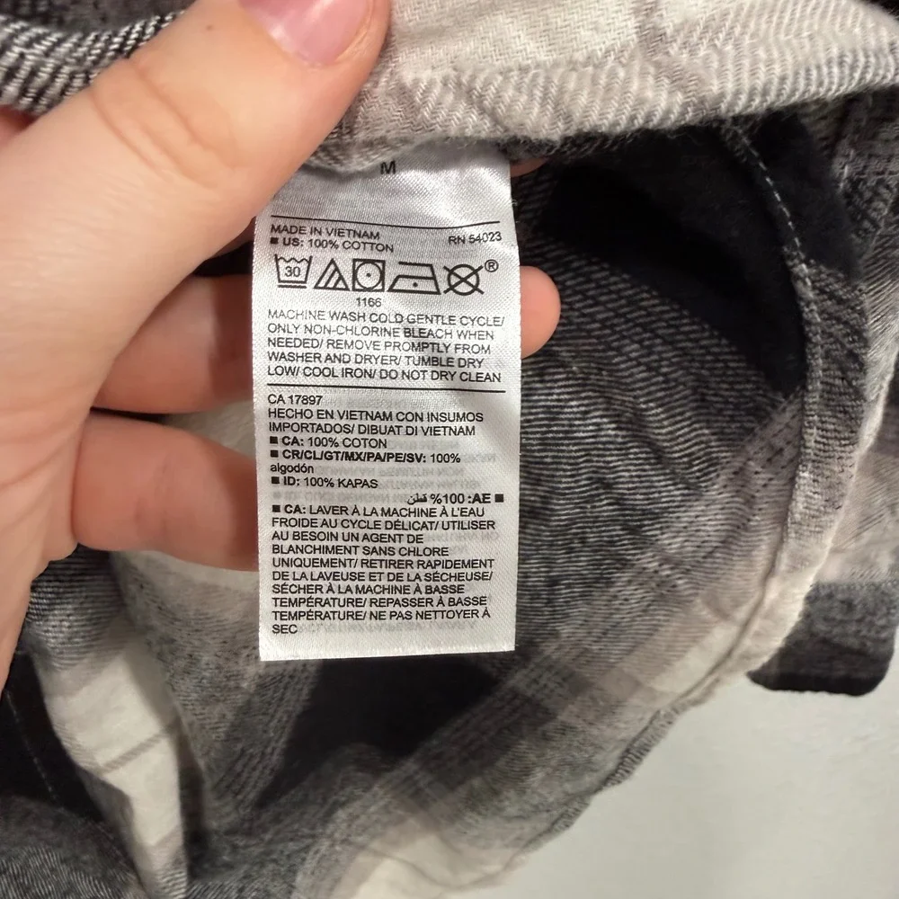 Old Navy The Boyfriend Shirt Black White Grey Plaid Flannel Button Down Medium - Picture 5 of 8